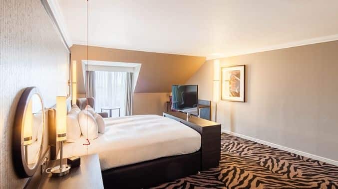 Фото DoubleTree by Hilton Edinburgh City Centre