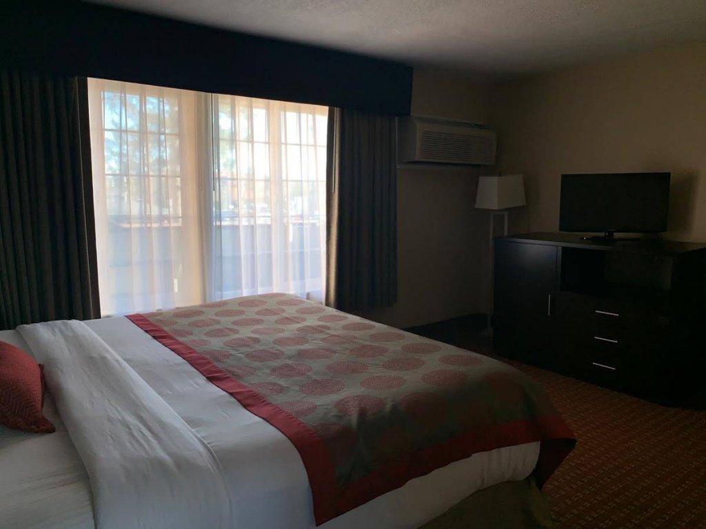 Фото Ramada by Wyndham Portland