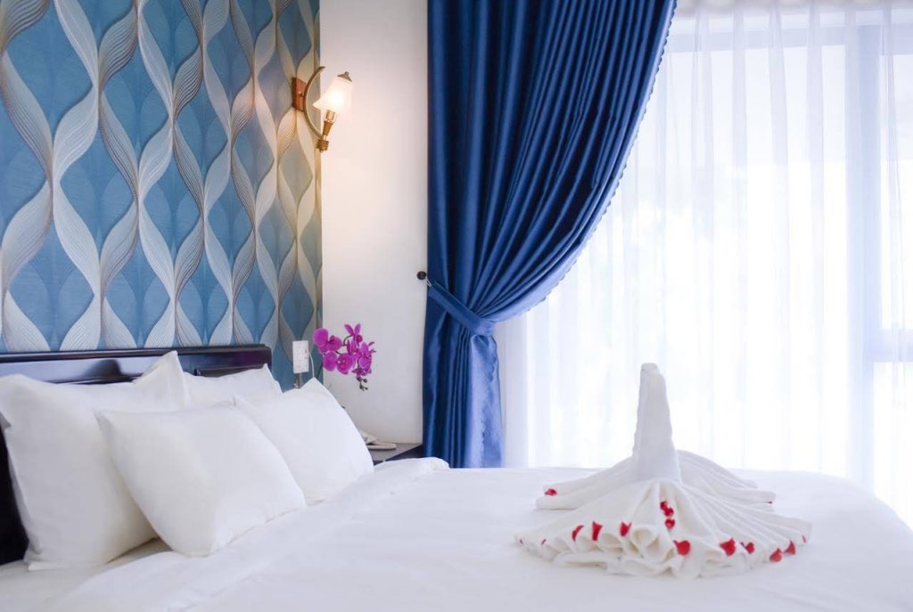 Фото La Maison Da Nang Beach