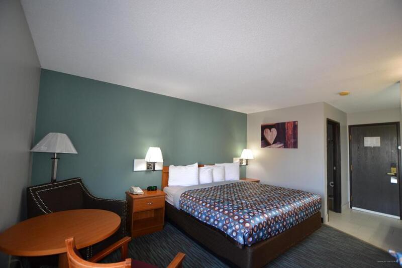 Фото Countryside Inn & Suites