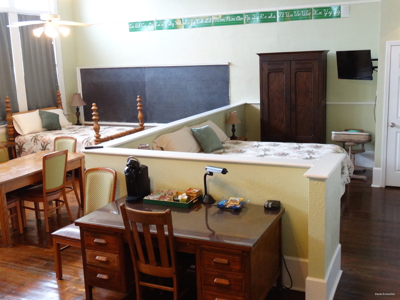 Фото Davie School Inn