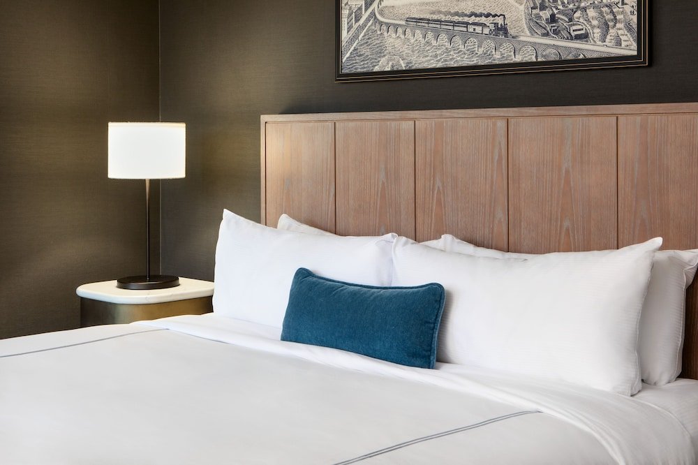 Фото The Marquette Hotel, Curio Collection by Hilton