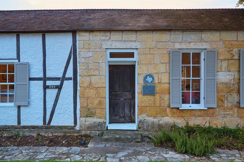 Фото Fredericksburg Inn & Suites