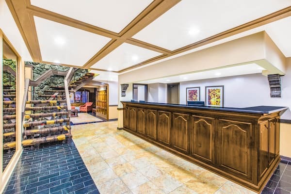 Фото Days Inn & Suites by Wyndham Coralville Iowa City