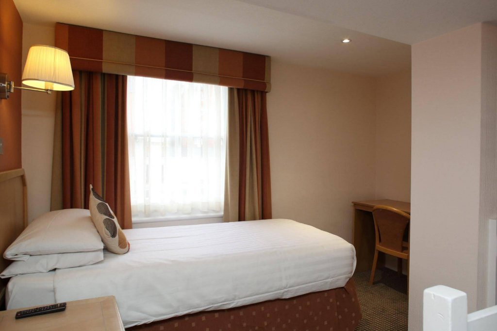 Фото Phoenix Hotel