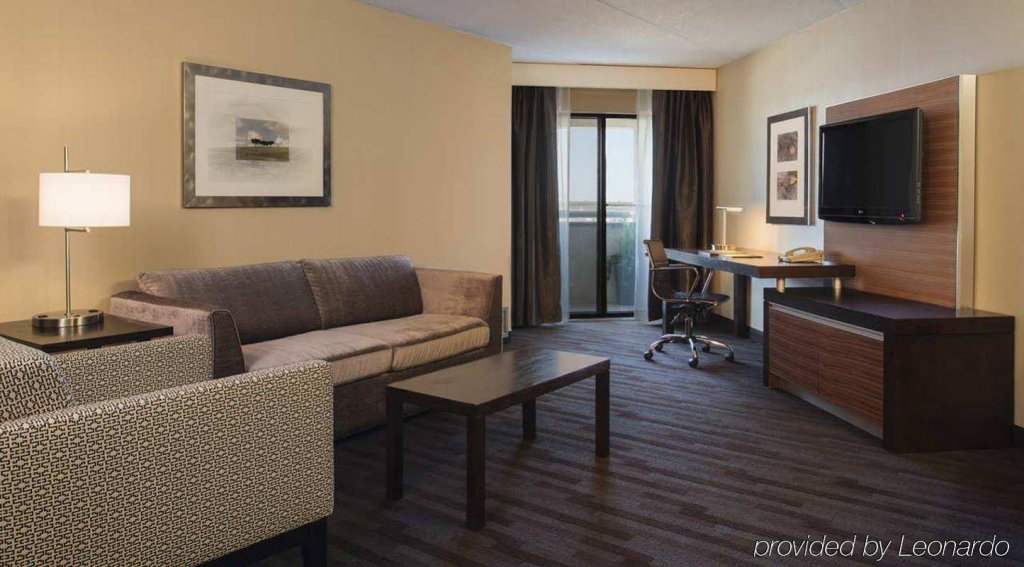 Фото Hilton Winnipeg Airport Suites