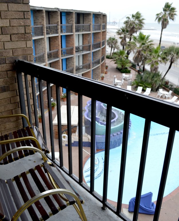 Фото Commodore on the Beach