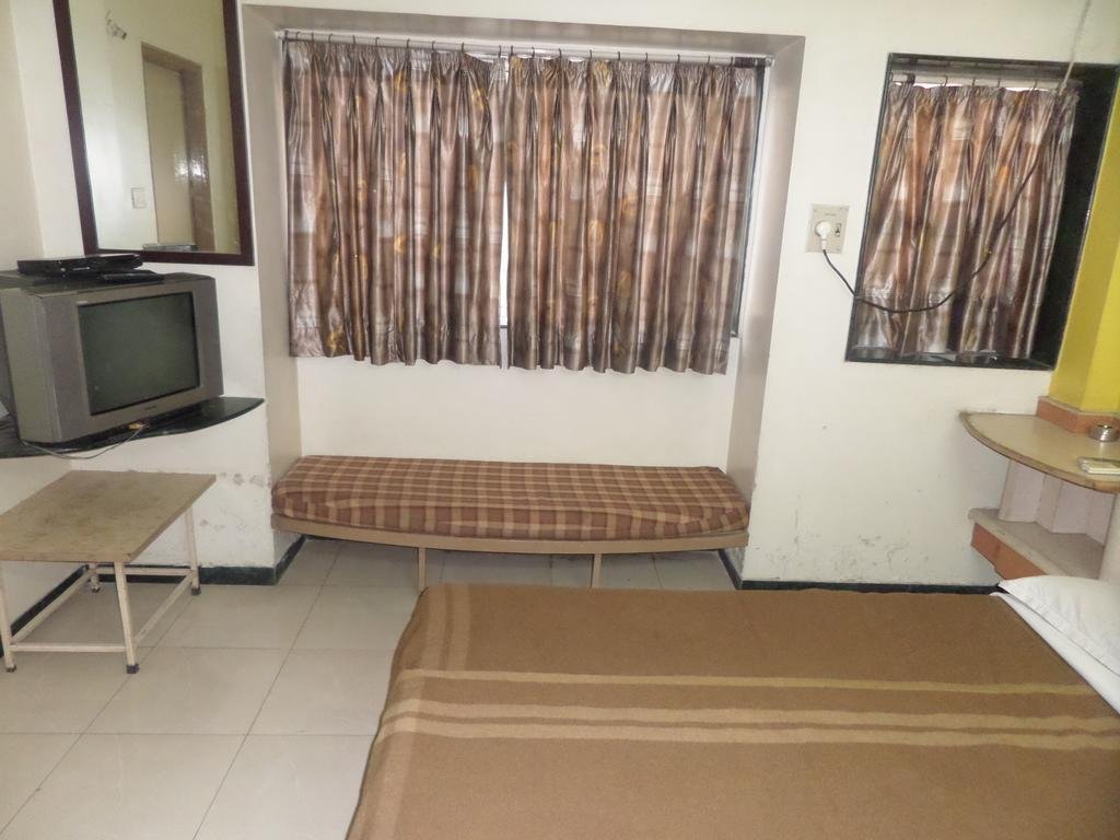 Фото Oyo 8600 Hotel Deepali Executive