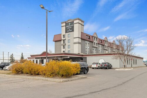 Гостиница Emerald Hotel & Suites в Калгари
