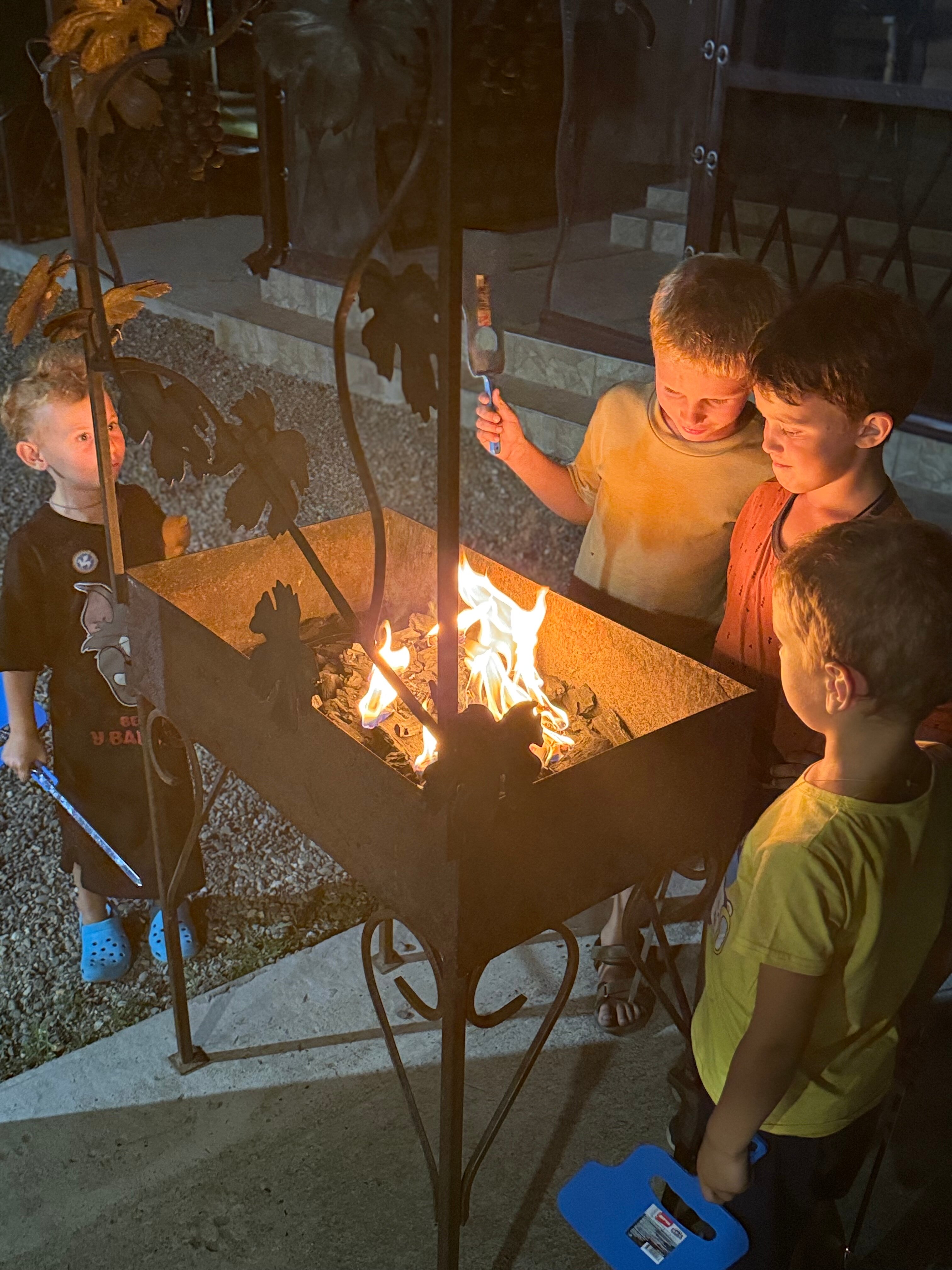 Фото У пруда от Травел Хотелс Антураж