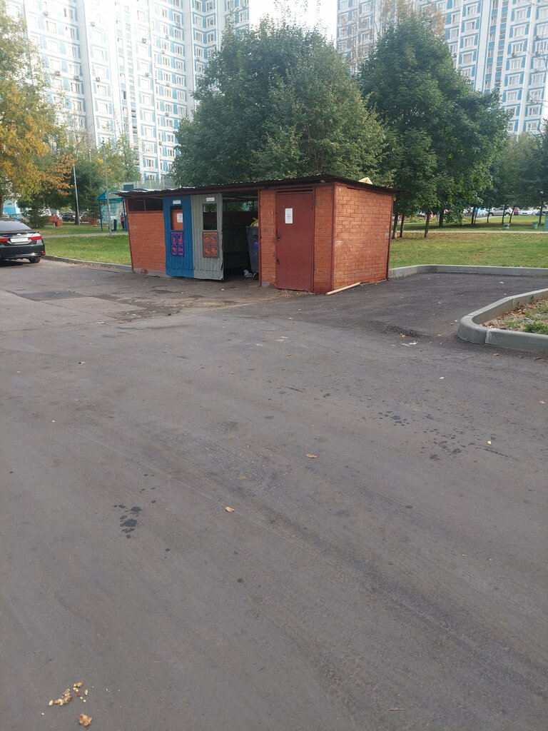 Trash and garbage disposal area Trash and garbage disposal area, Moscow, photo