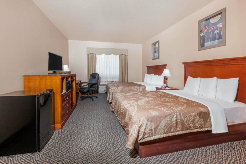 Гостиница Days Inn & Suites by Wyndham McAlester