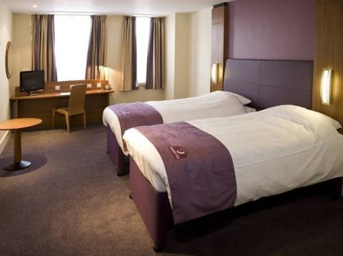 Фото Premier Inn Cardiff City South hotel