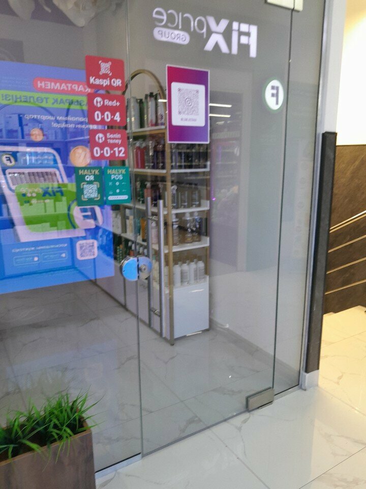 Perfume and cosmetics shop Lumi, Astana, photo