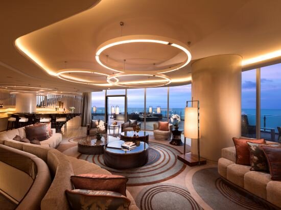 Фото Conrad Manila