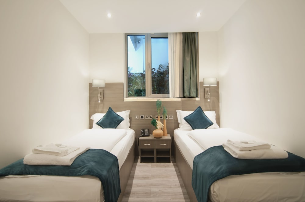 Фото The Lion & Key Hotel