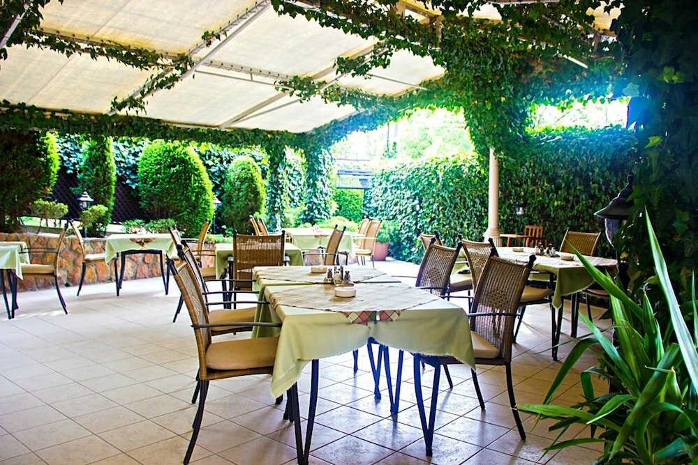 Фото Hotel Molnár