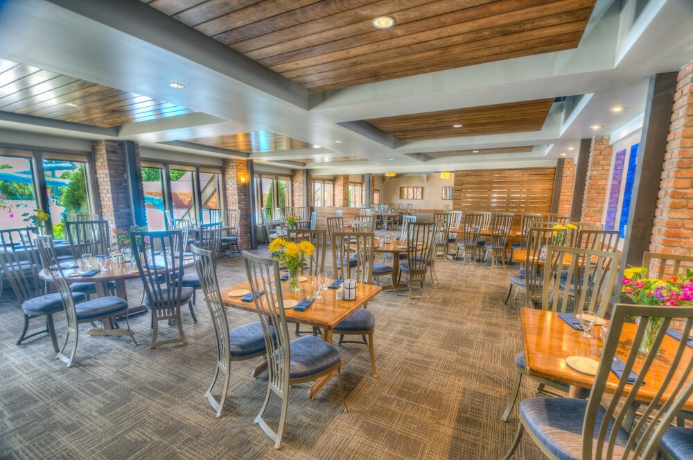 Фото Fairmont Hot Springs Resort