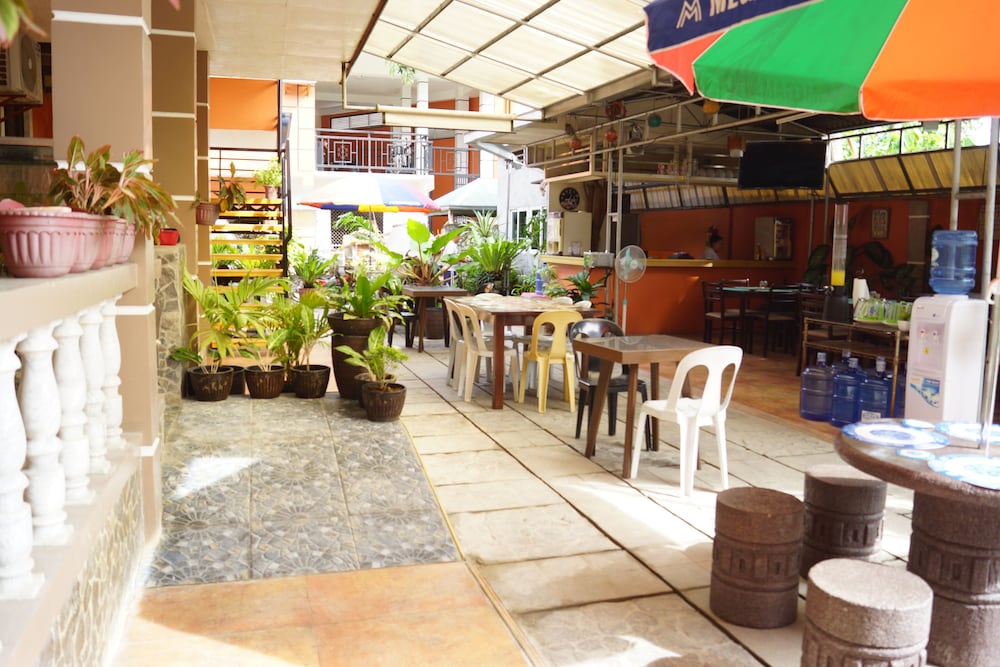 Фото B&j Guesthouse and Functions Inc