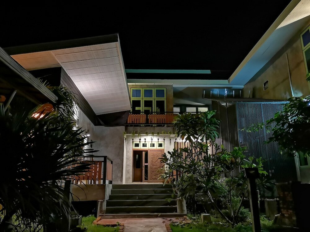 Фото Tonmai Suites