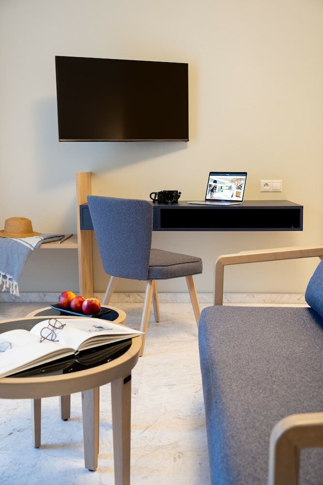 Фото Bourtzi Hotel