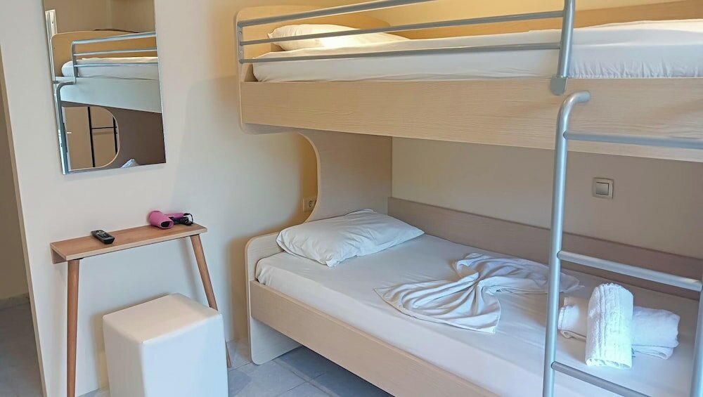 Фото Leonidas Hotel and Studios