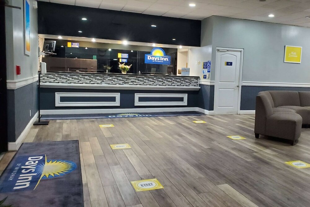 Фото Days Inn by Wyndham Stuart