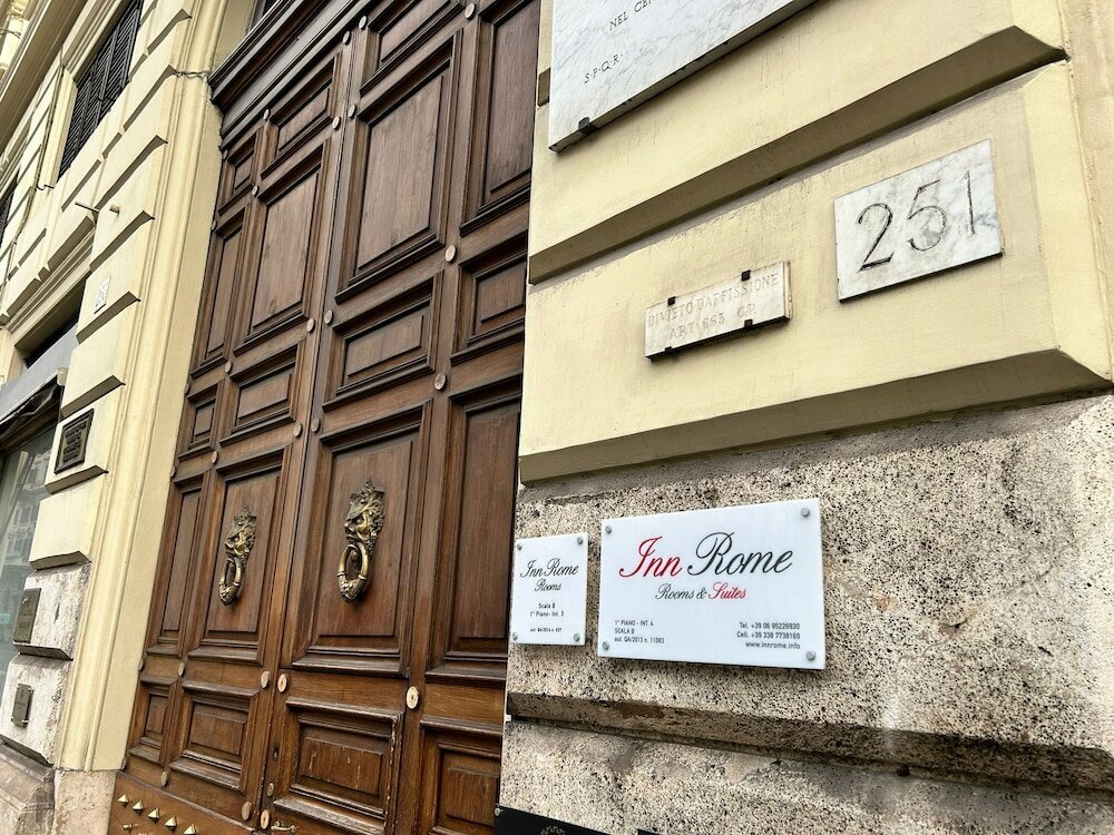 Фото Inn Rome Rooms & Suites