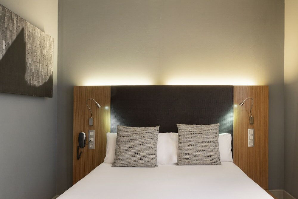 Фото Petit Palace Tres Cruces