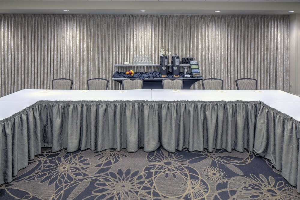 Фото DoubleTree by Hilton Madison Downtown