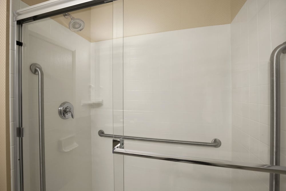 Фото Days Inn & Suites by Wyndham Winnipeg Airport Manitoba