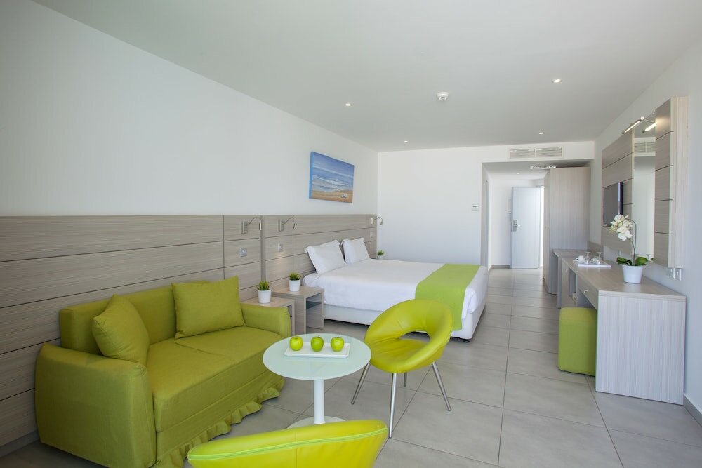 Фото Limanaki Beach Hotel