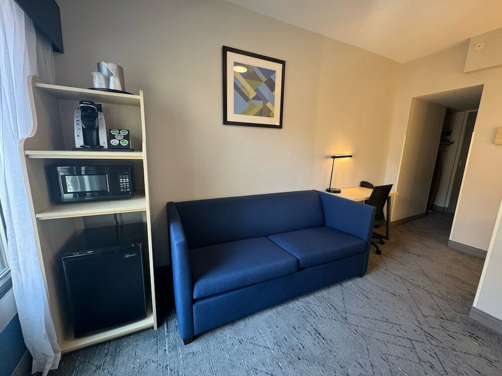 Фото Holiday Inn Express and Suites Atlanta Downtown, an Ihg Hotel