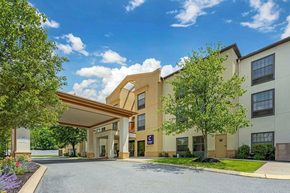 Hotel Comfort Suites State College near Penn State, Commonwealth of Pennsylvania, photo