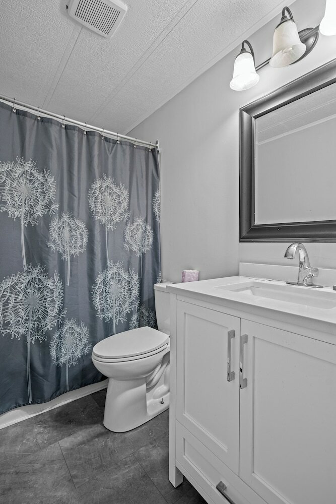 Фото Edge of the Avalon Inn