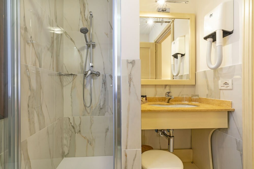 Фото Hotel Bella Venezia