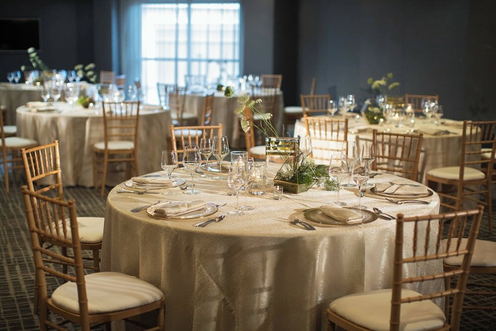 Фото Renaissance Raleigh North Hills Hotel