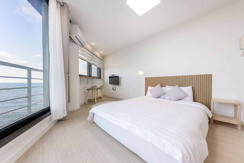 Фото On the Sea Pension