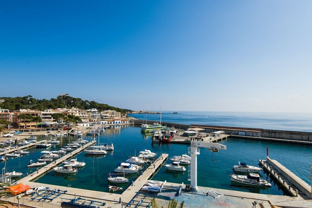 Фото Hostal Port Corona