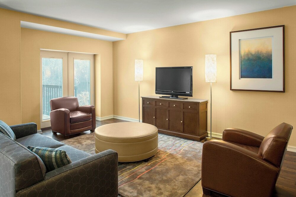 Фото Sheraton Suites Akron Cuyahoga Falls