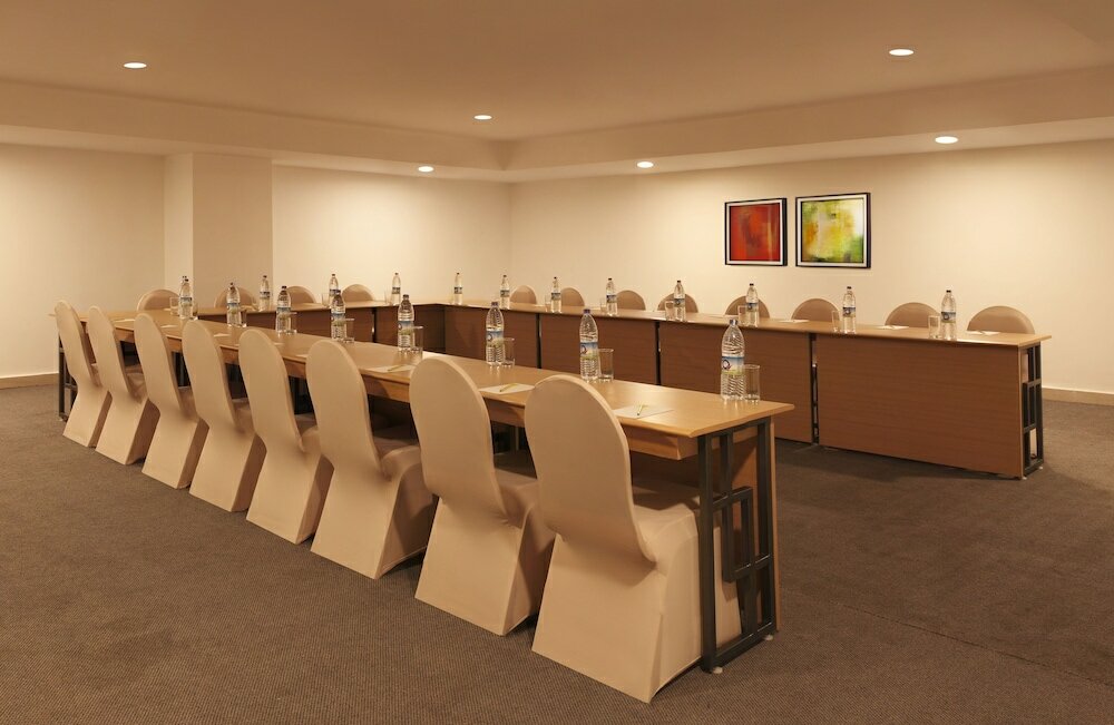 Фото Lemon Tree Hotel, Dehradun