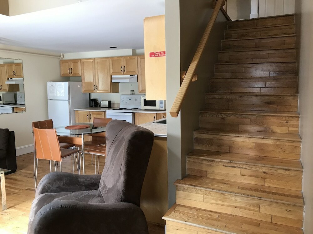 Фото Leaside Manor by The Leaside Group