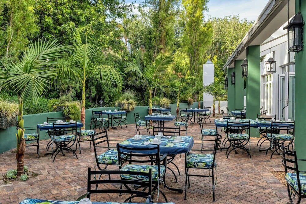 Фото Lord Charles Hotel