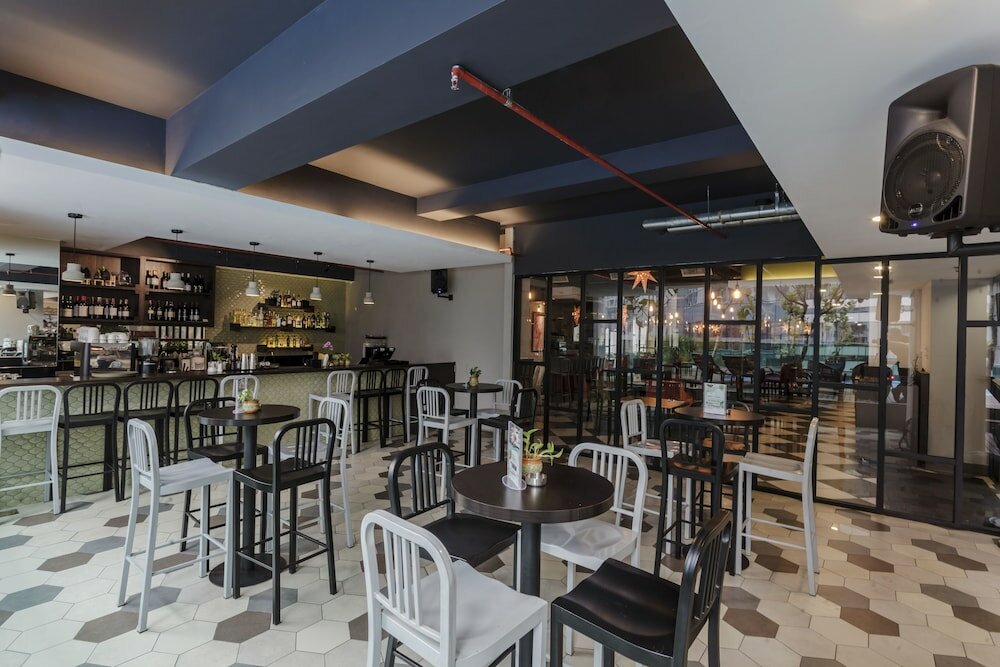 Фото Verdant Hill Hotel