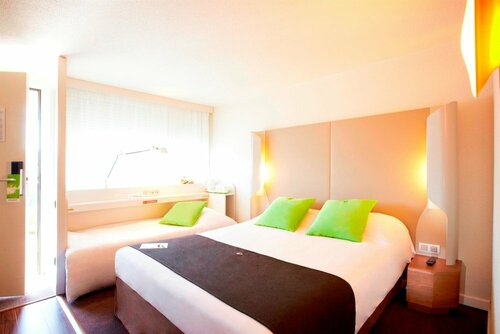 Внешний вид отеля Hotel Campanile Besancon Nord - Ecole Valentin в Эколь-Валентене, фото 2
