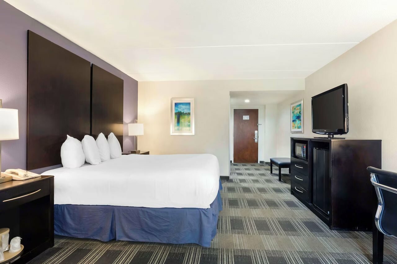 Фото Best Western Hartford Hotel & Suites