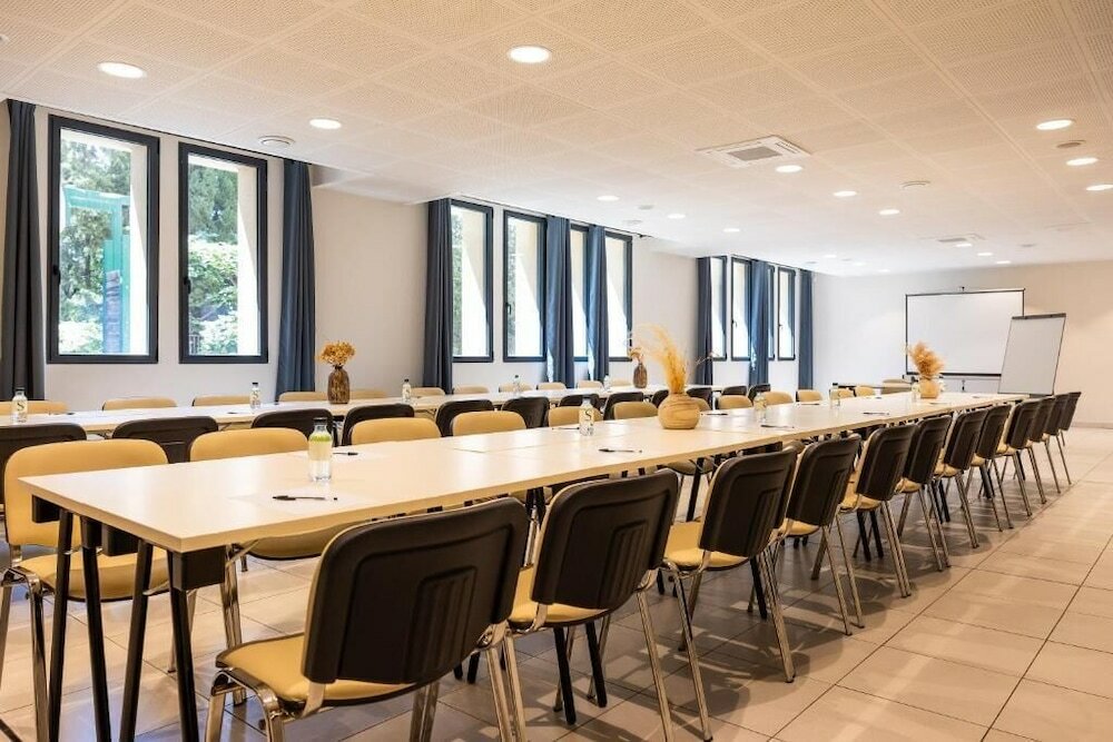 Фото Adonis Le Bastia