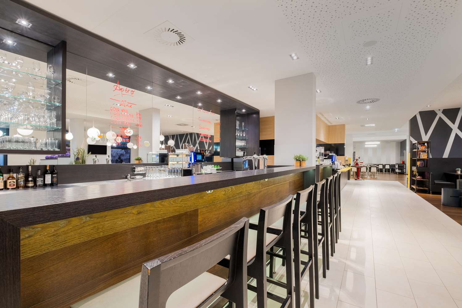 Фото Leonardo Hotel Vienna Hauptbahnhof