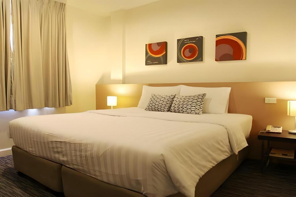 Фото 24 Inn Hotel