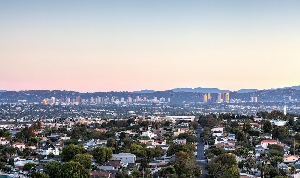 Фото June West La